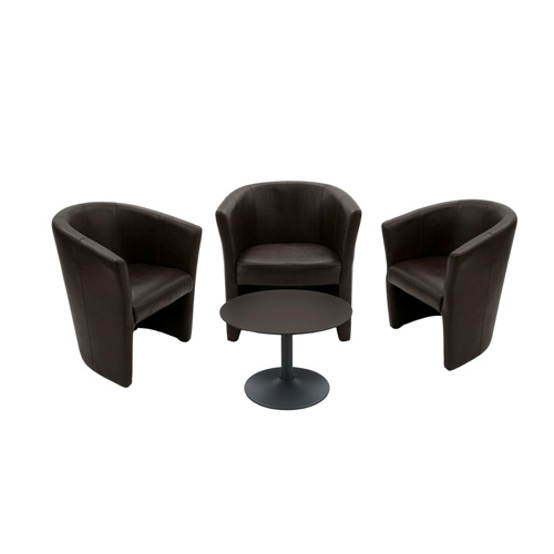 Salon lounge : 3 fauteuils CLUB en cuir noir et 1 table basse