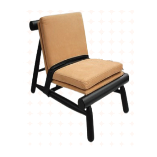 Fauteuil lounge "Dinga" en tissu beige/camel et bois noir